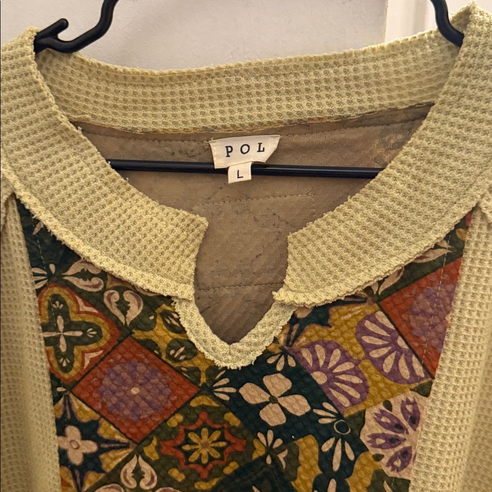 POL Exposed Seam Printed Notched Raglan Sleeve Knit Top NWOT - Picture 7 of 8
